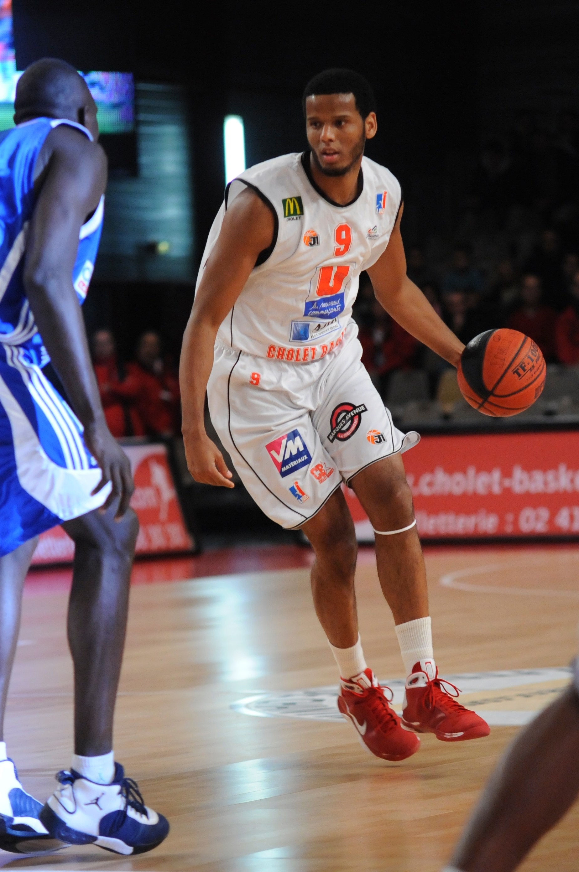 Cholet bat le Mans et prend la tête du championnat Cholet Basket