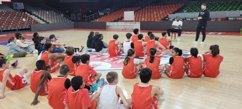 Boris Dallo rencontre les jeunes basketteurs de la Section Sportive