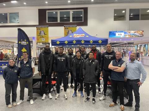 RETOUR SUR LA SÉANCE DE DÉDICACES PASQUIER AU SUPER U CHEMILLÉ (10-12-25)