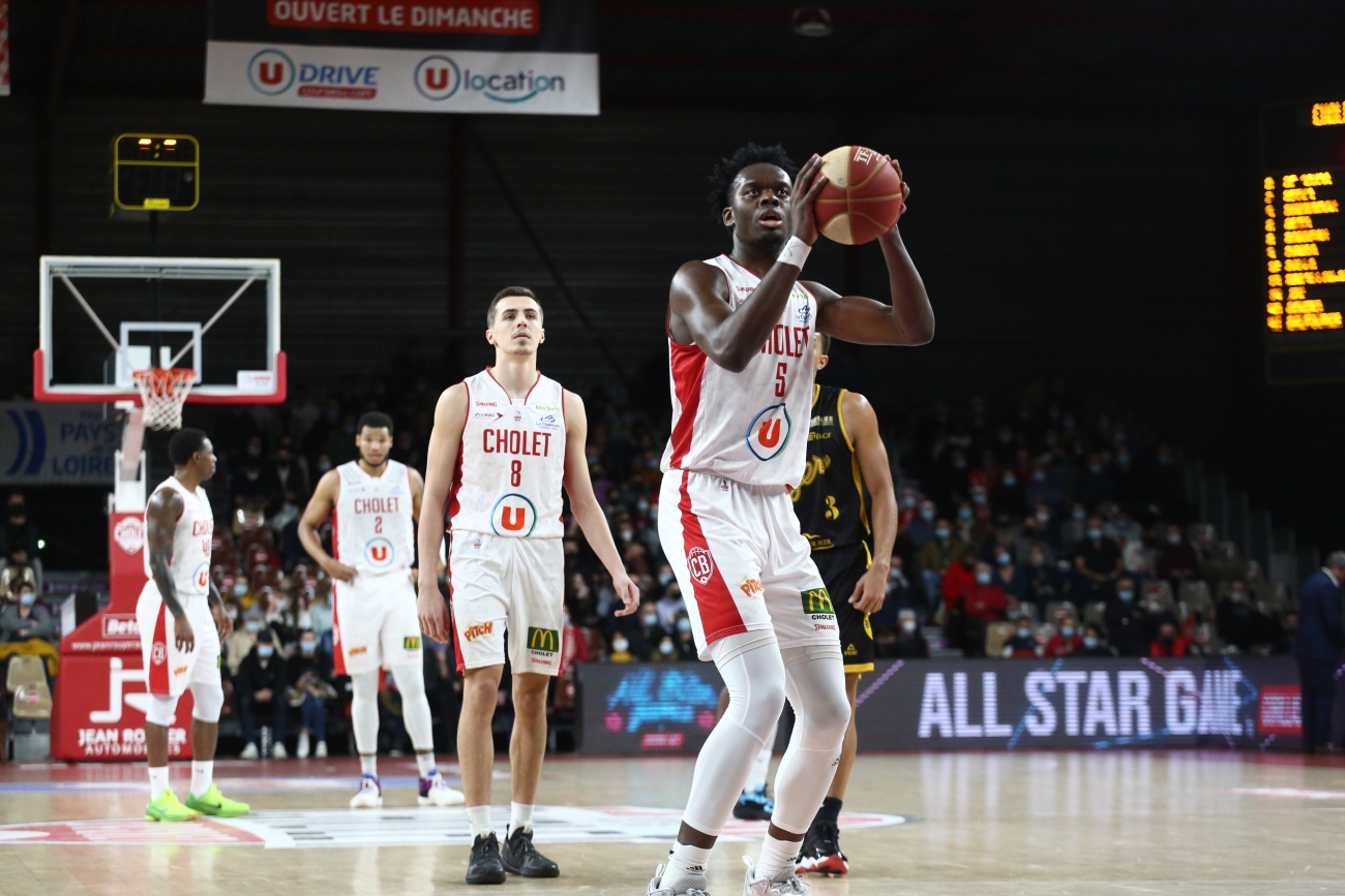 Hugo Robineau et Yoan Makoundou vs Fos Provence Basket