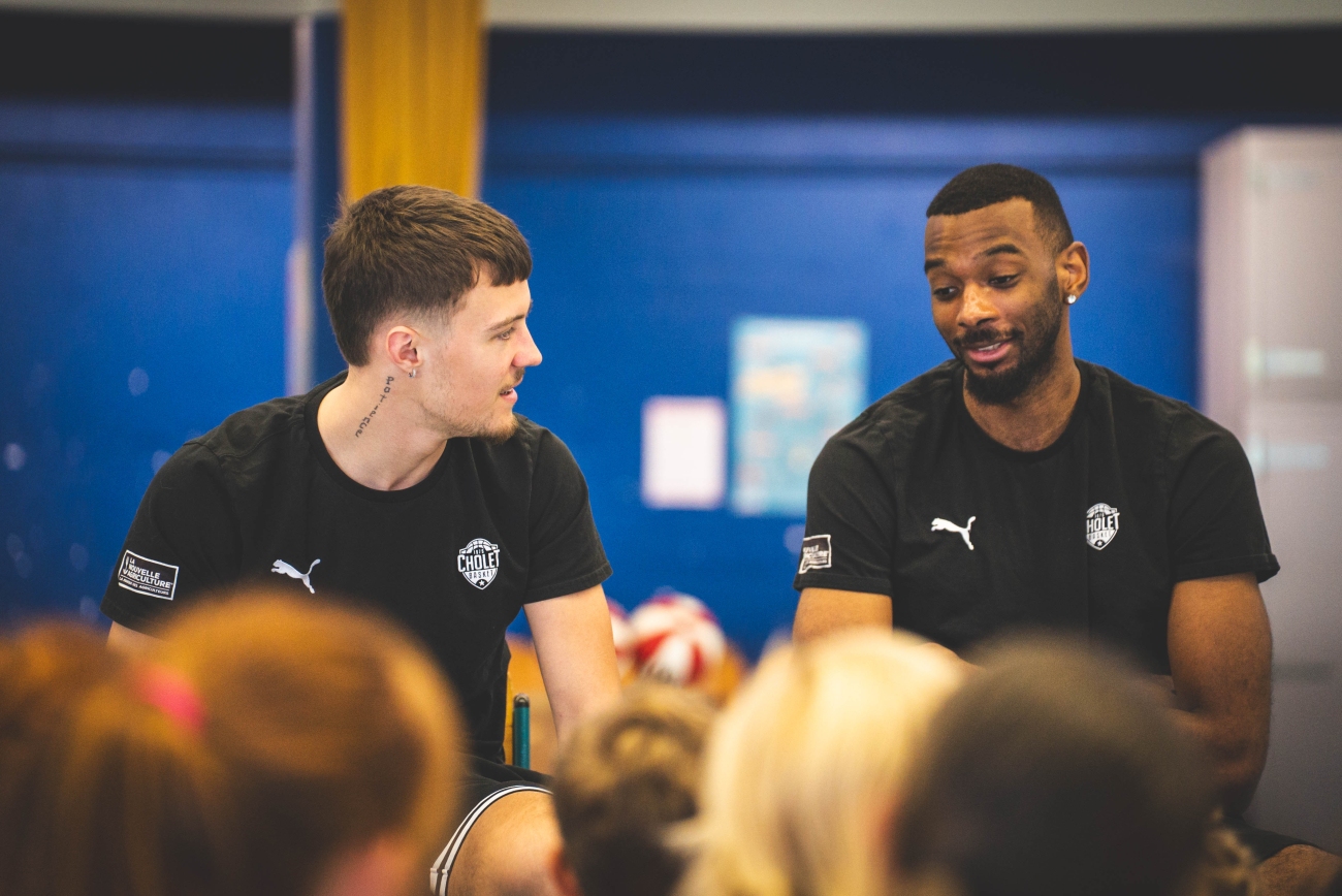 nathan de sousa et aaron wheeler en visite au club de chalonnes sur loire 6
