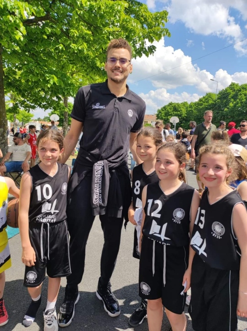DJ Hogg à la Fête du Mini Basket 2022 Thumbnail