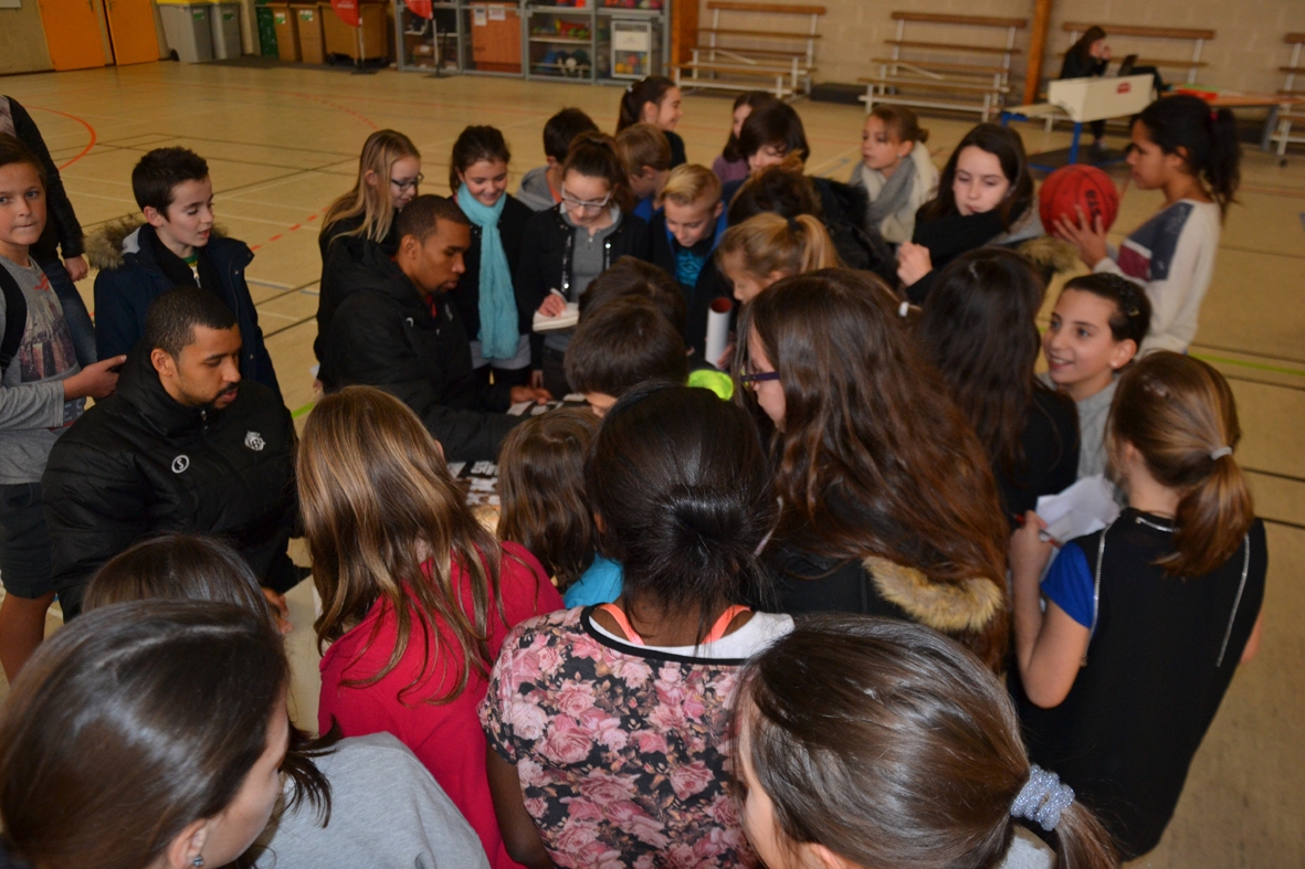 La minute de basket" au collège Colbert de Cholet 23-01-2015"