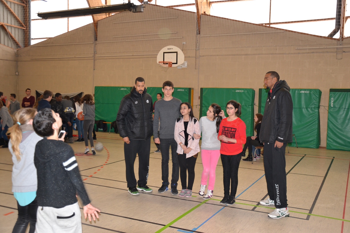 La minute de basket" au collège Colbert de Cholet"