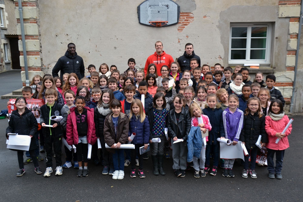 Rencontre entre les élèves de l'école Saint Jean du Marillais et les PRO A