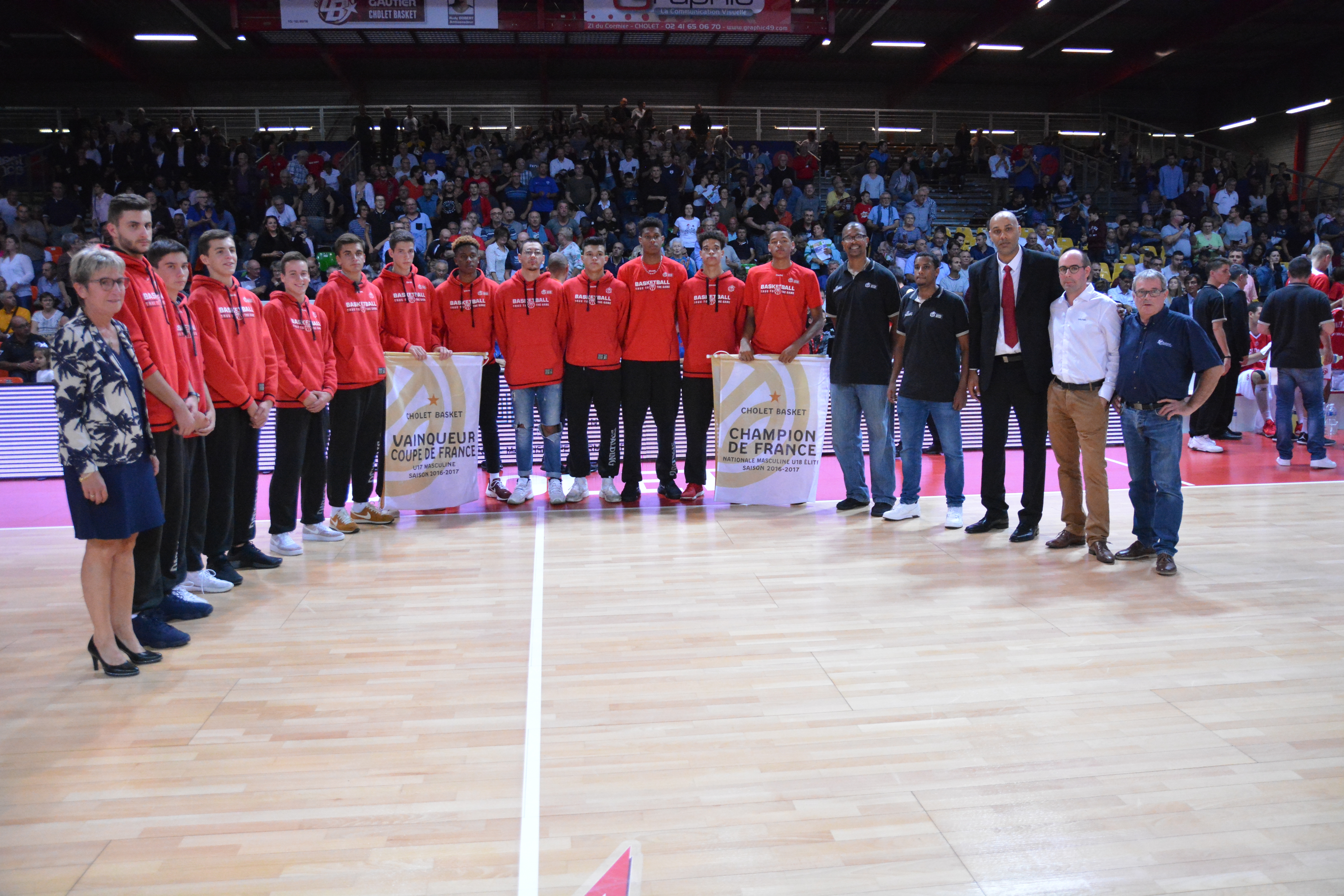 Remise des oriflammes pour les titres champions de France U18 et coupe de France U17 - photo : Alexandre Couraud