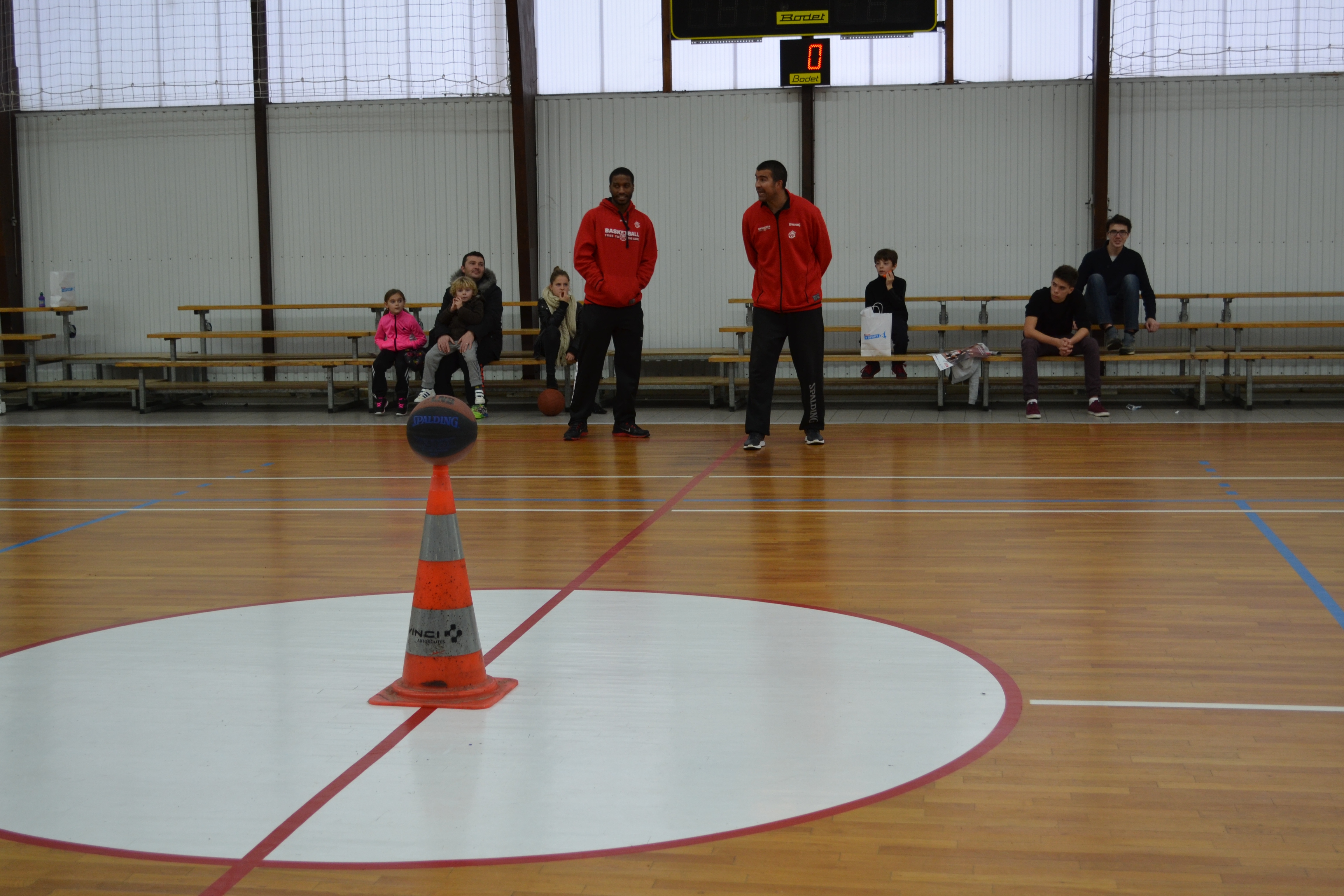 Anthony GOODS et Jérôme NAVIER à l'entraînement spécial Kinder de Trémentines le 18/12/15.