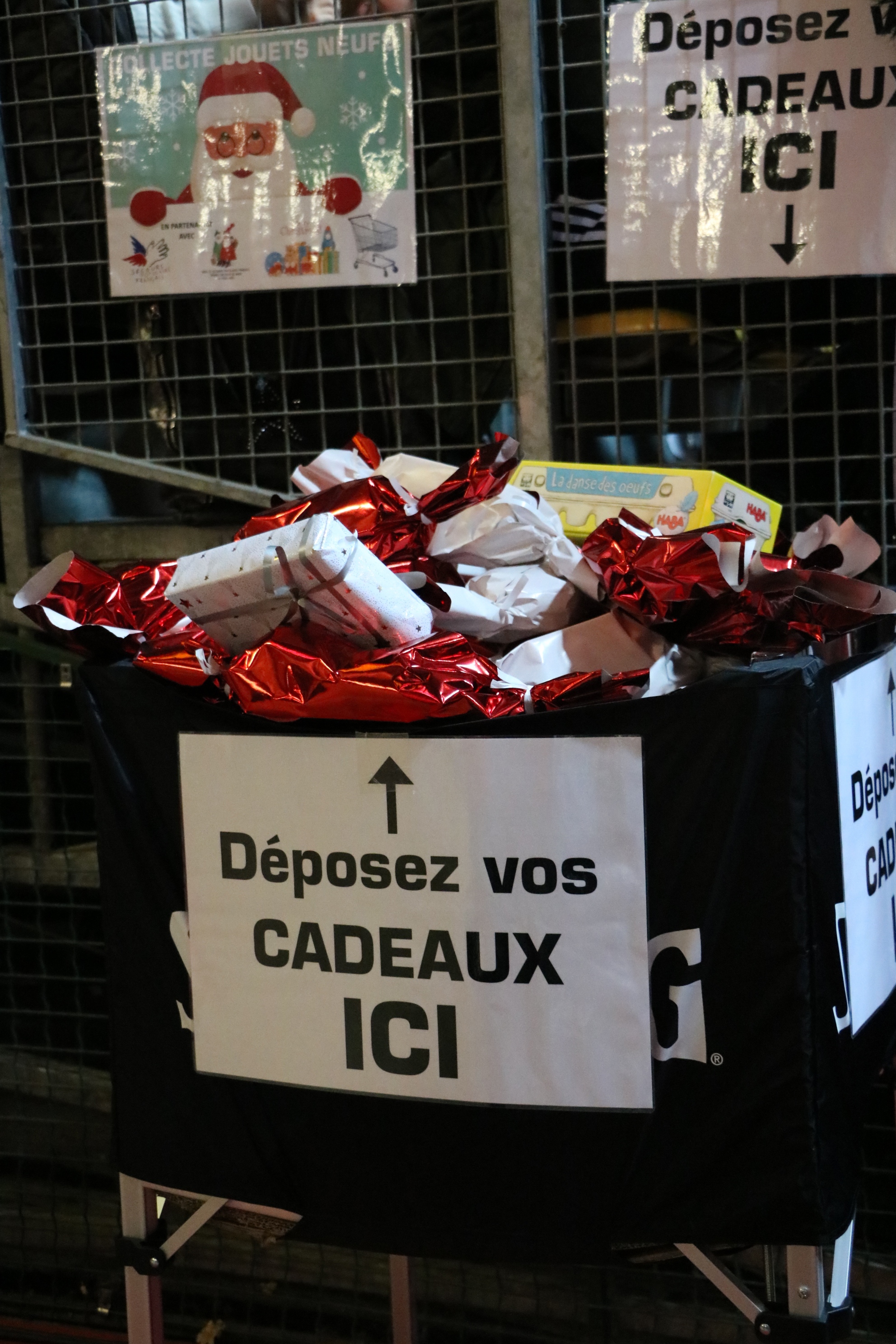 Cadeaux offerts par le public au Secours Populaires vs Limoges