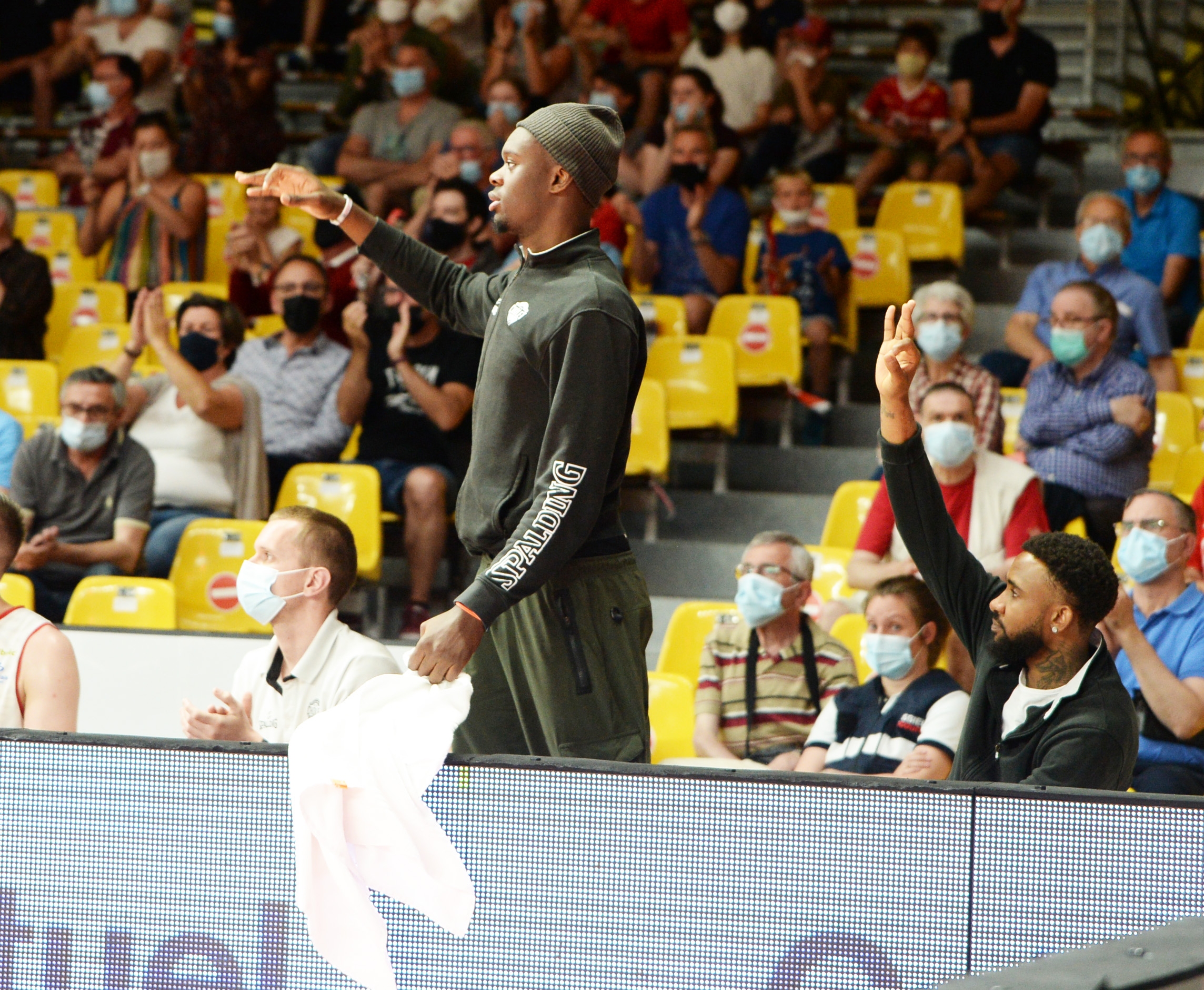 Yoan MAKOUNDOU et Ian MILLER VS NANTERRE (06-06-21)