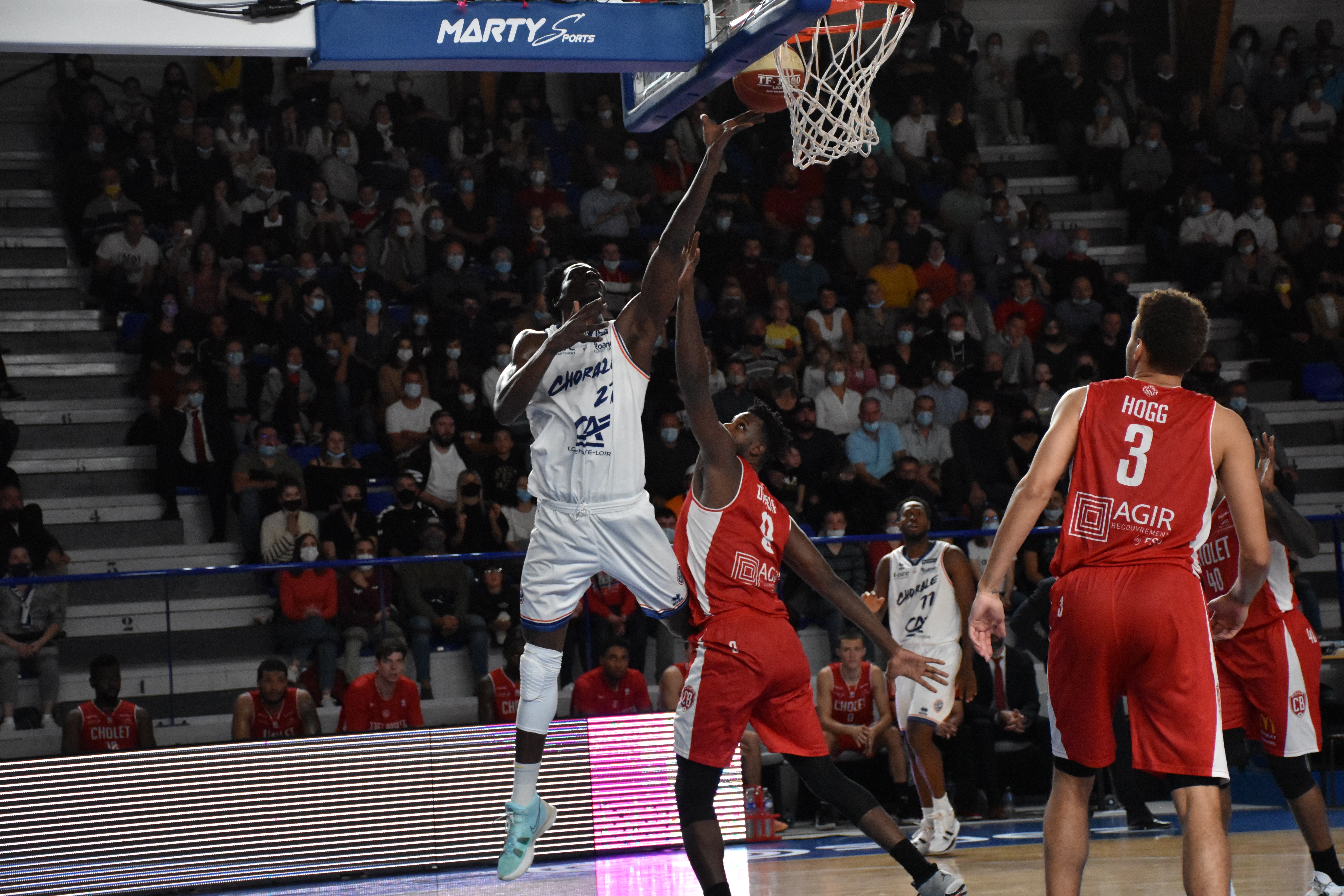 Nianta Diarra et DJ Hogg - © Georges Burellier