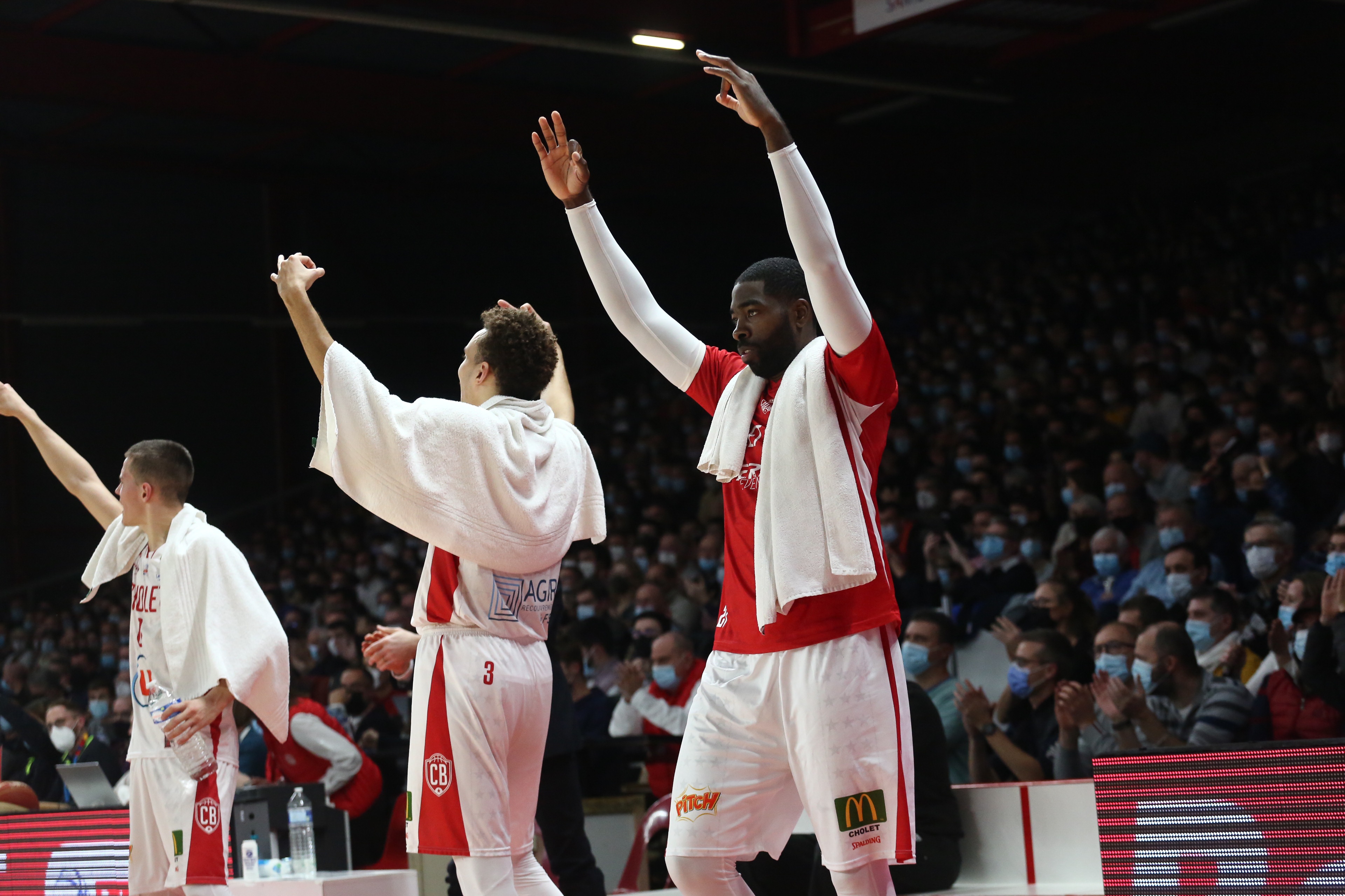 OD Anisoke, Nathan de Sousa et DJ Hogg vs Dijon (27-12-2021)