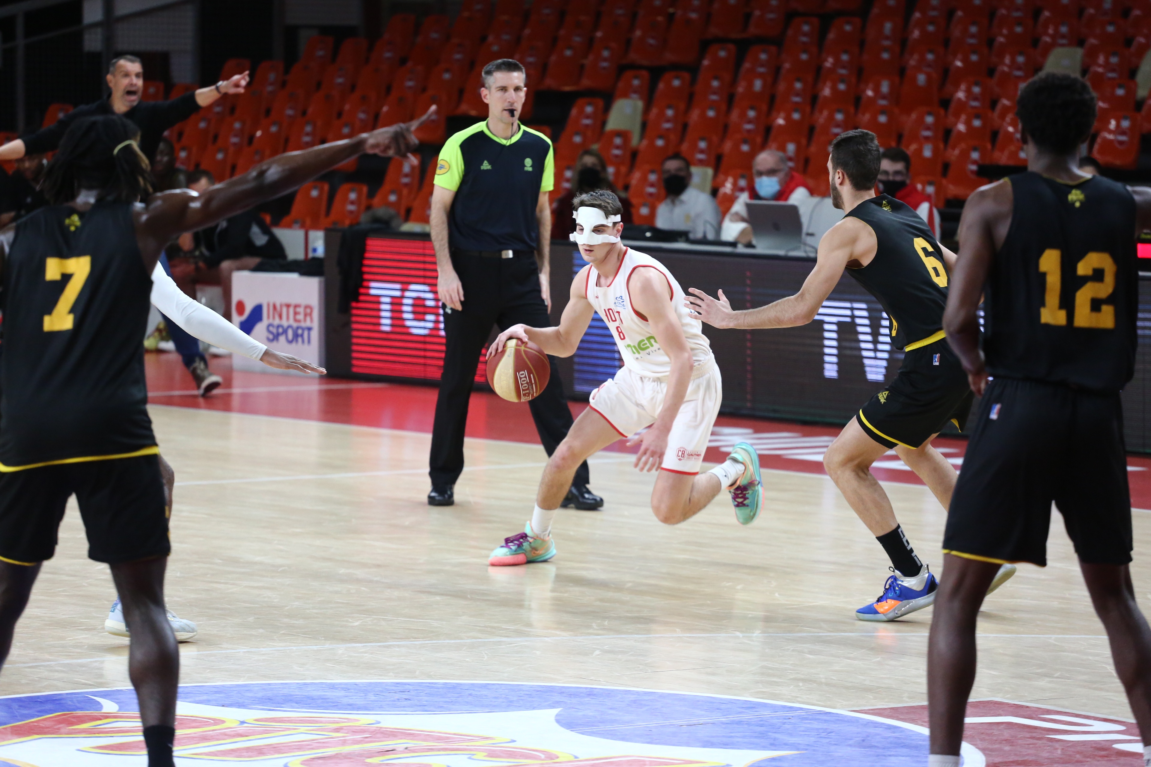 Thomas Llaury vs Fos Provence Basket (18/12/2021)