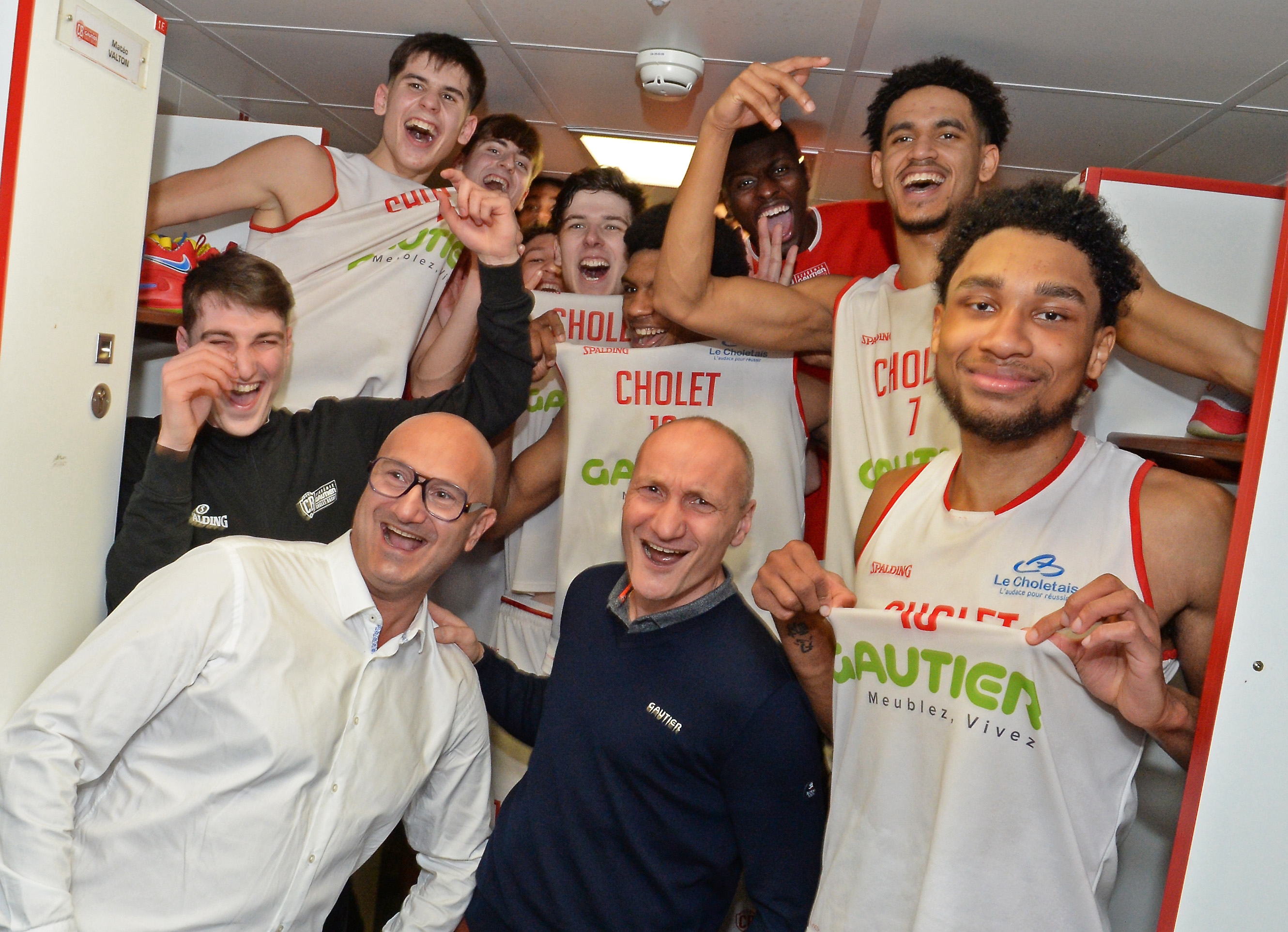 Avec David et Arnaud Soulard de l'entreprise Gautier, partenaire naming de l'Académie Gautier Cholet Basket - ©Etienne Lizambard