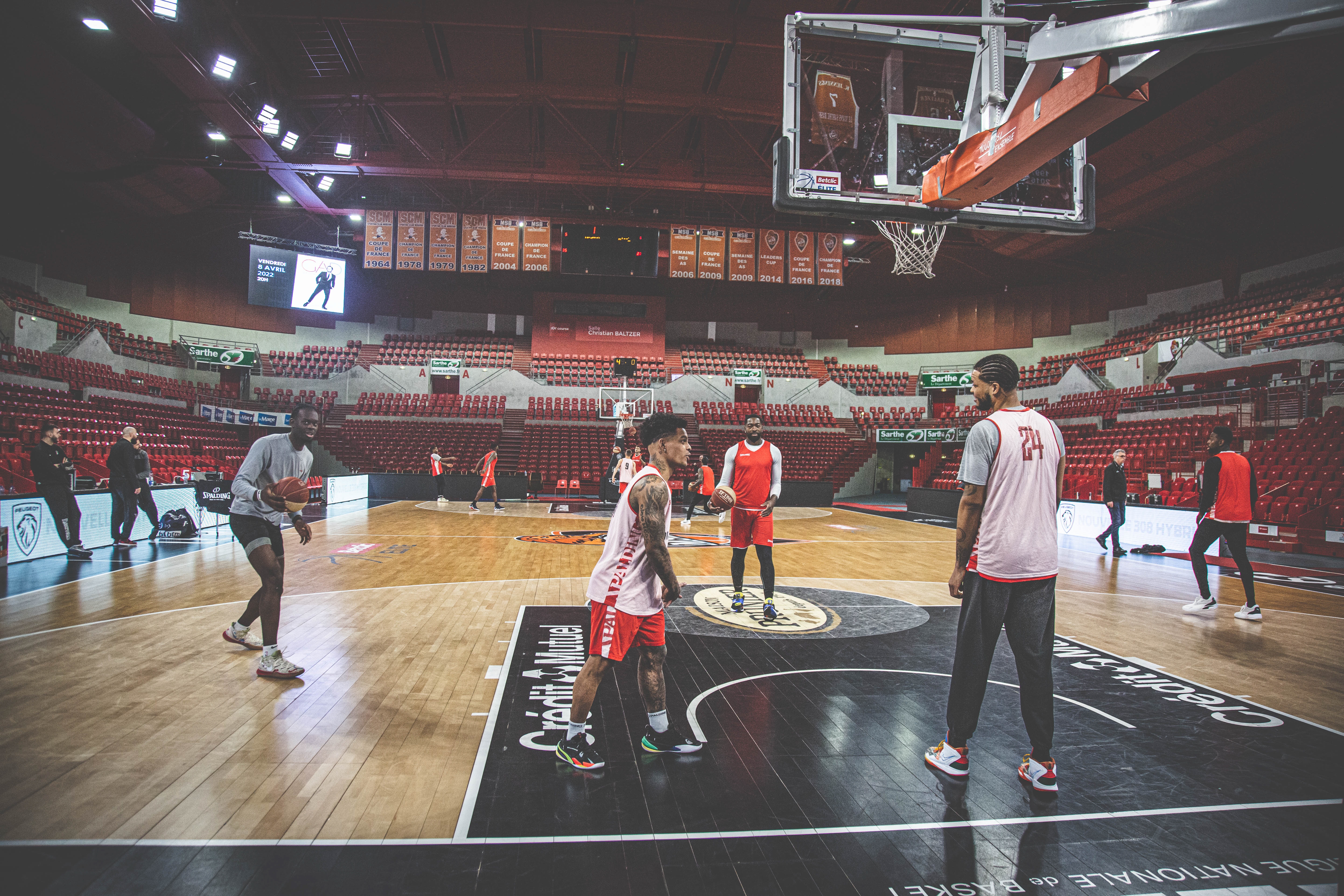 T.J. Campbell, Kennedy Meeks, Yoan Makoundou, O.D. Anosike, Boris Dallo - ©Ball Trotter