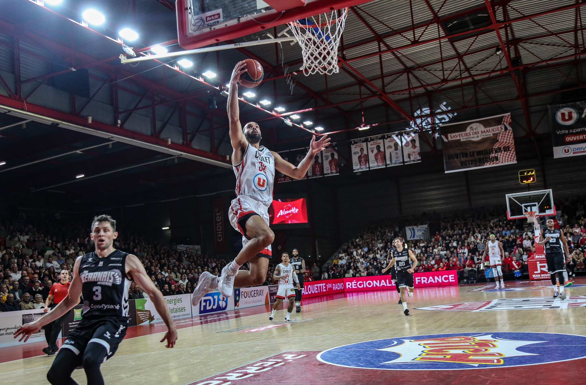 Perry Ellis vs Pau-Lacq-Orthez 05-11-22