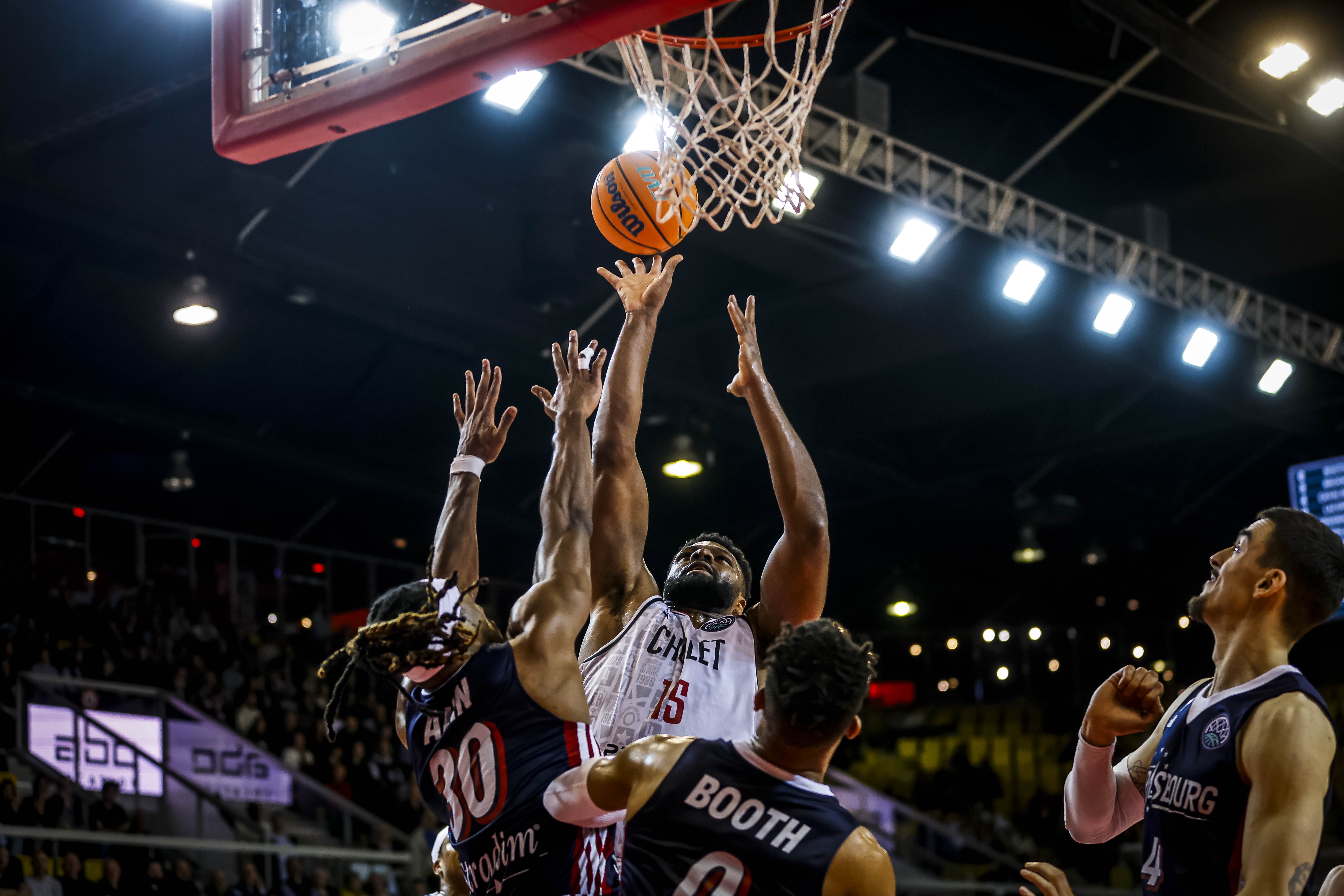 Emmanuel NZEKWESI ©BASKETBALL CHAMPIONS LEAGUE