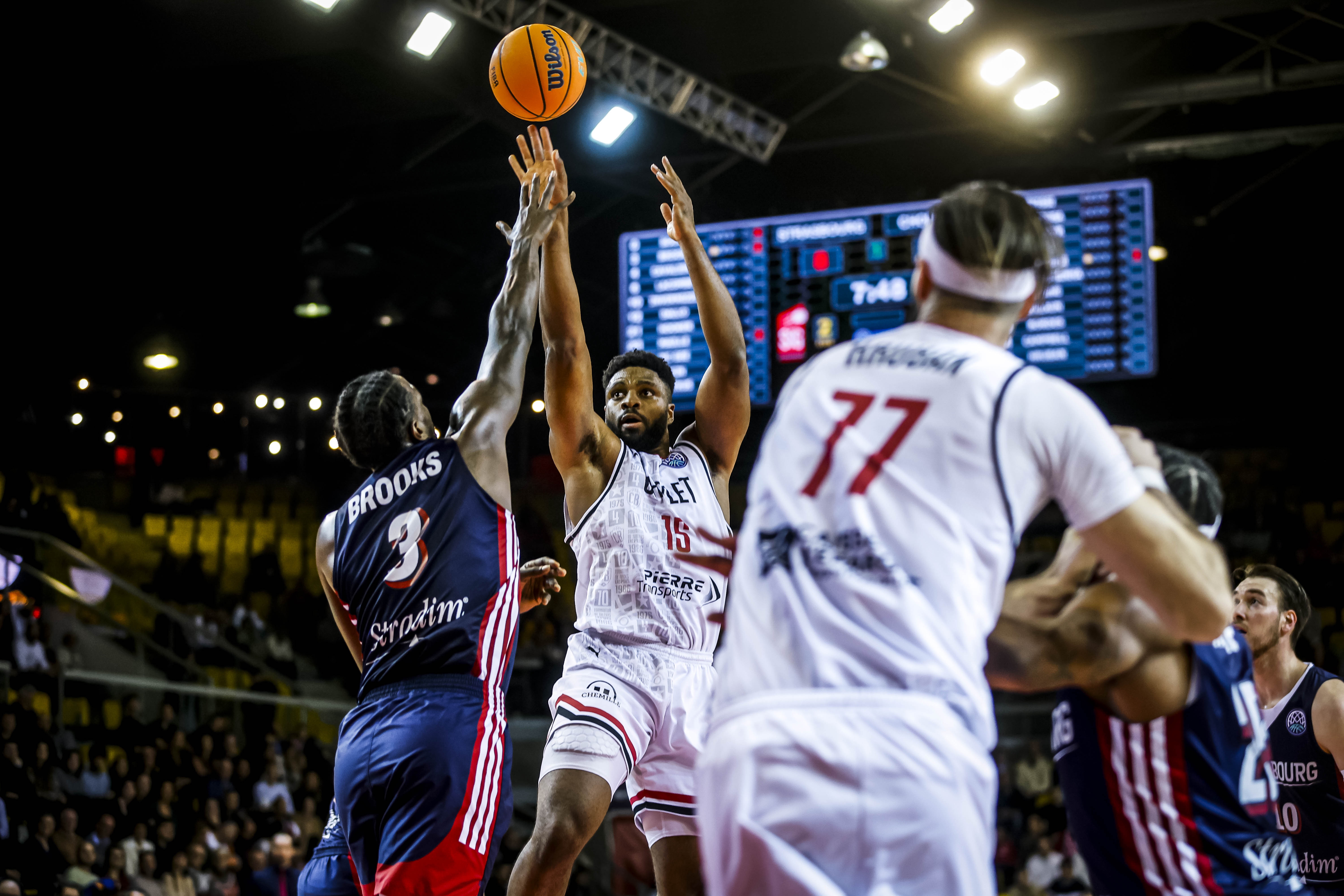 Emmanuel NZEKWESI ©BASKETBALL CHAMPIONS LEAGUE