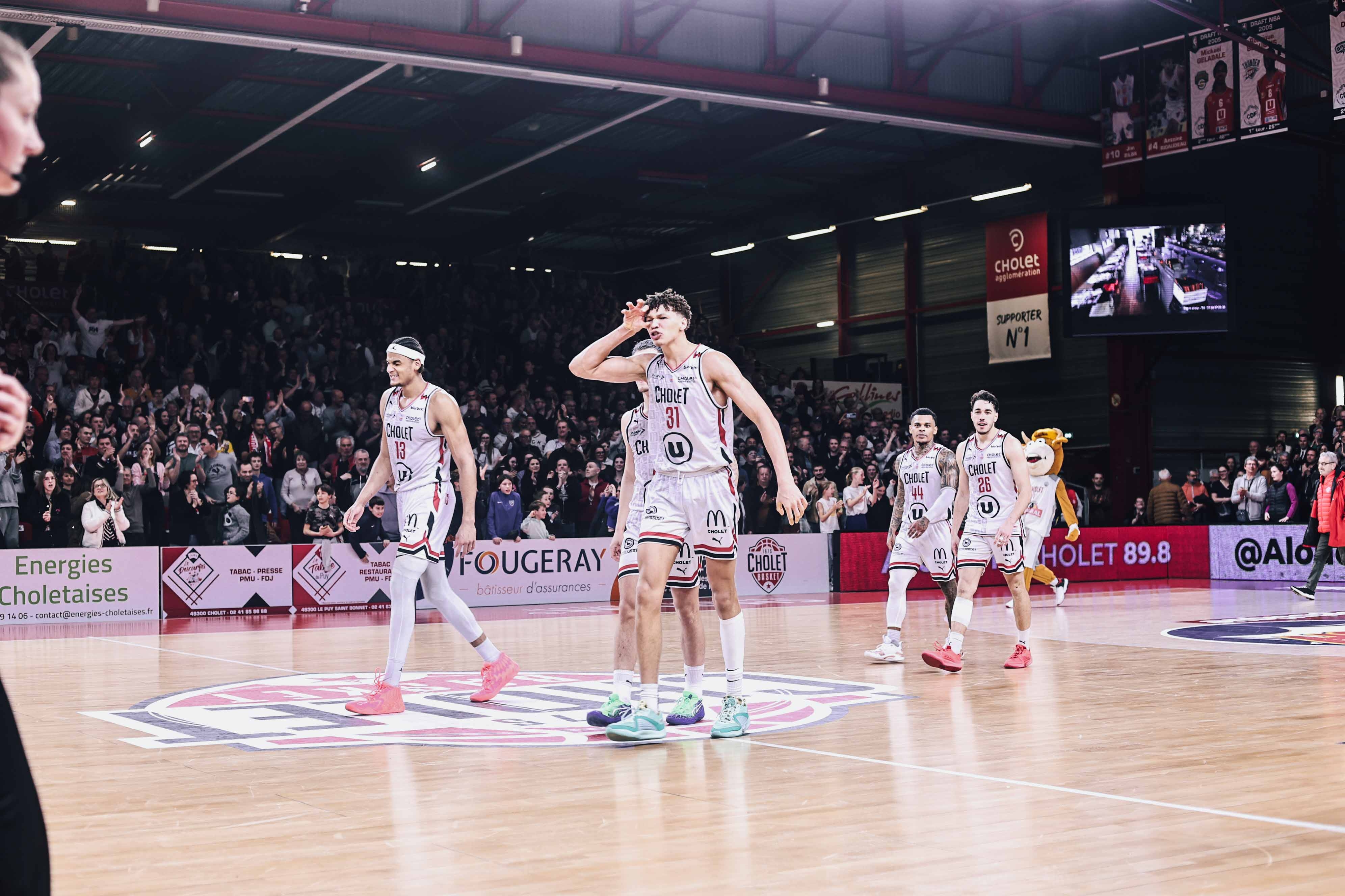 Tidjane Salaün après son dunk décisif en fin de match ©MELVYN AUGAS