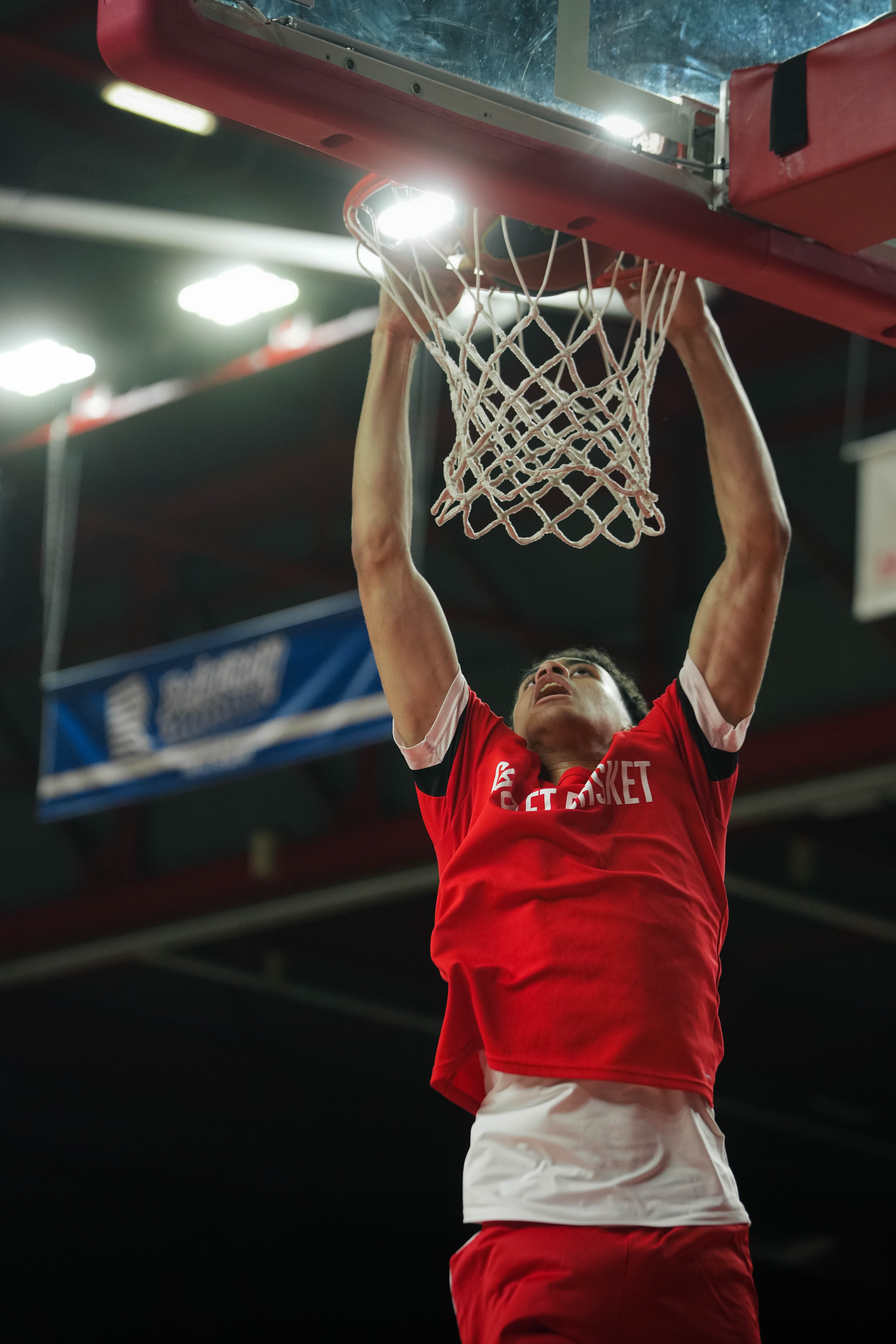 Erwan NTSANTSO DJONI - ©revioo.mov