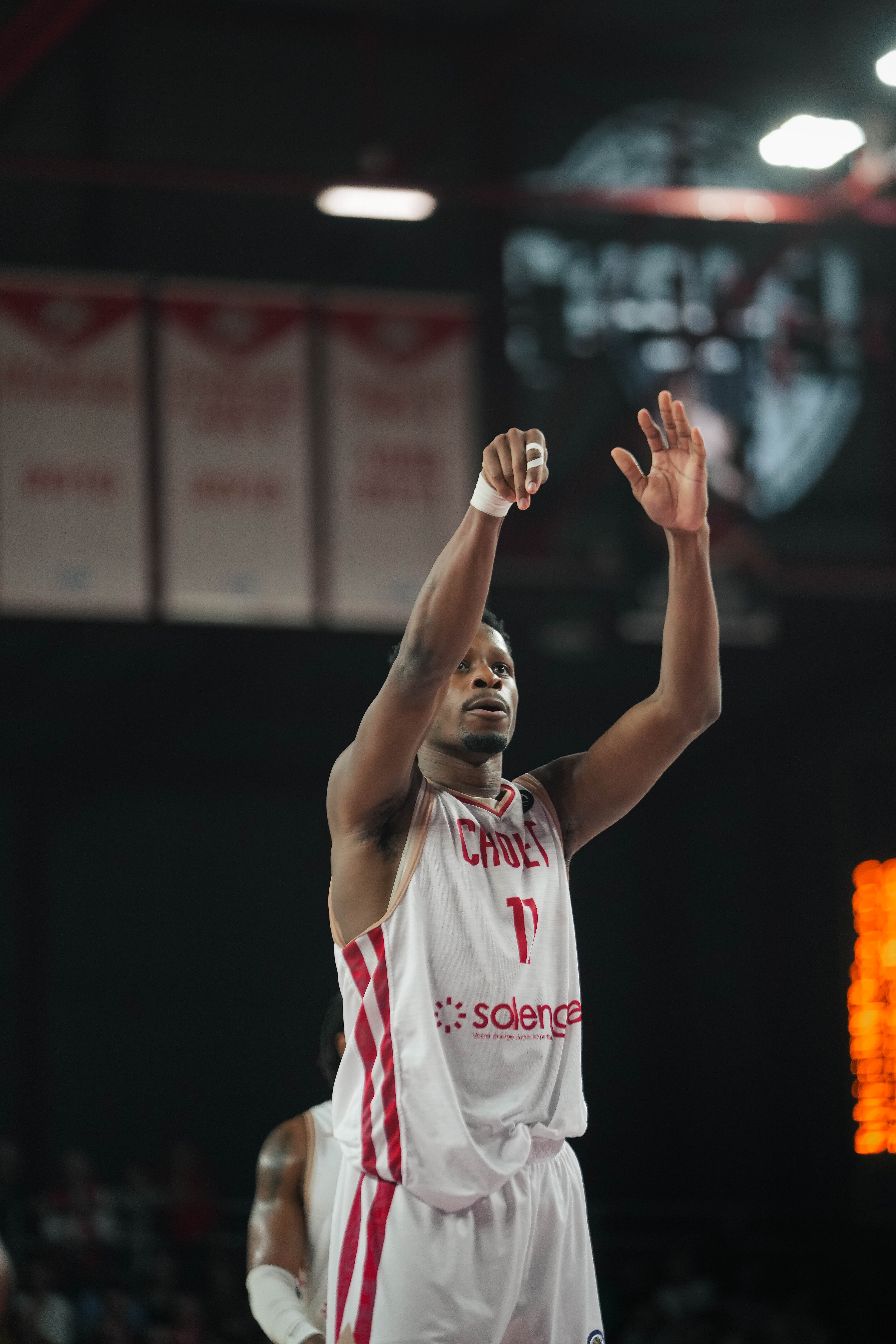 GERALD AYAYI - @revioo.mov 