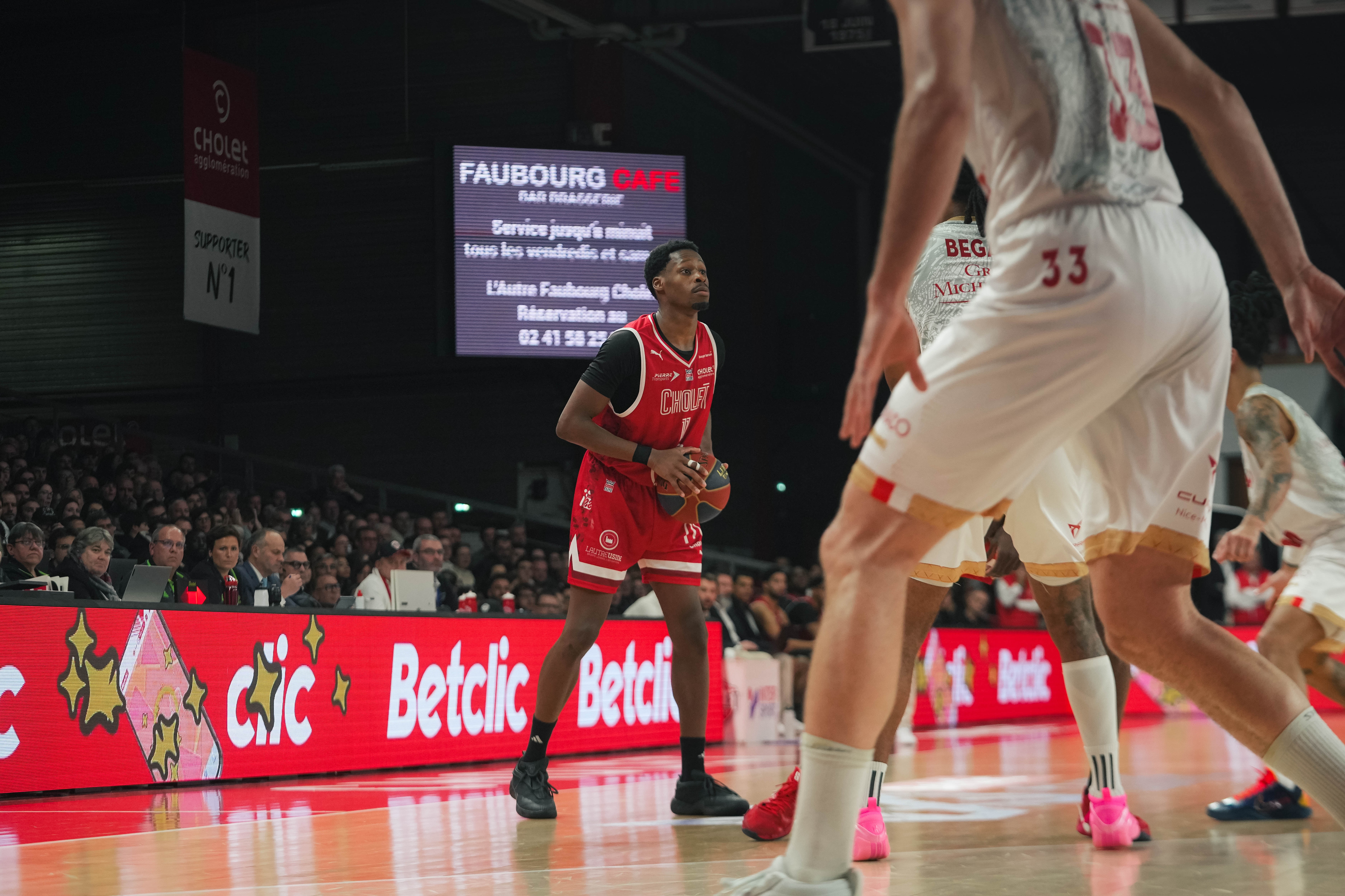 Gérald Ayayi - @revioo.mov