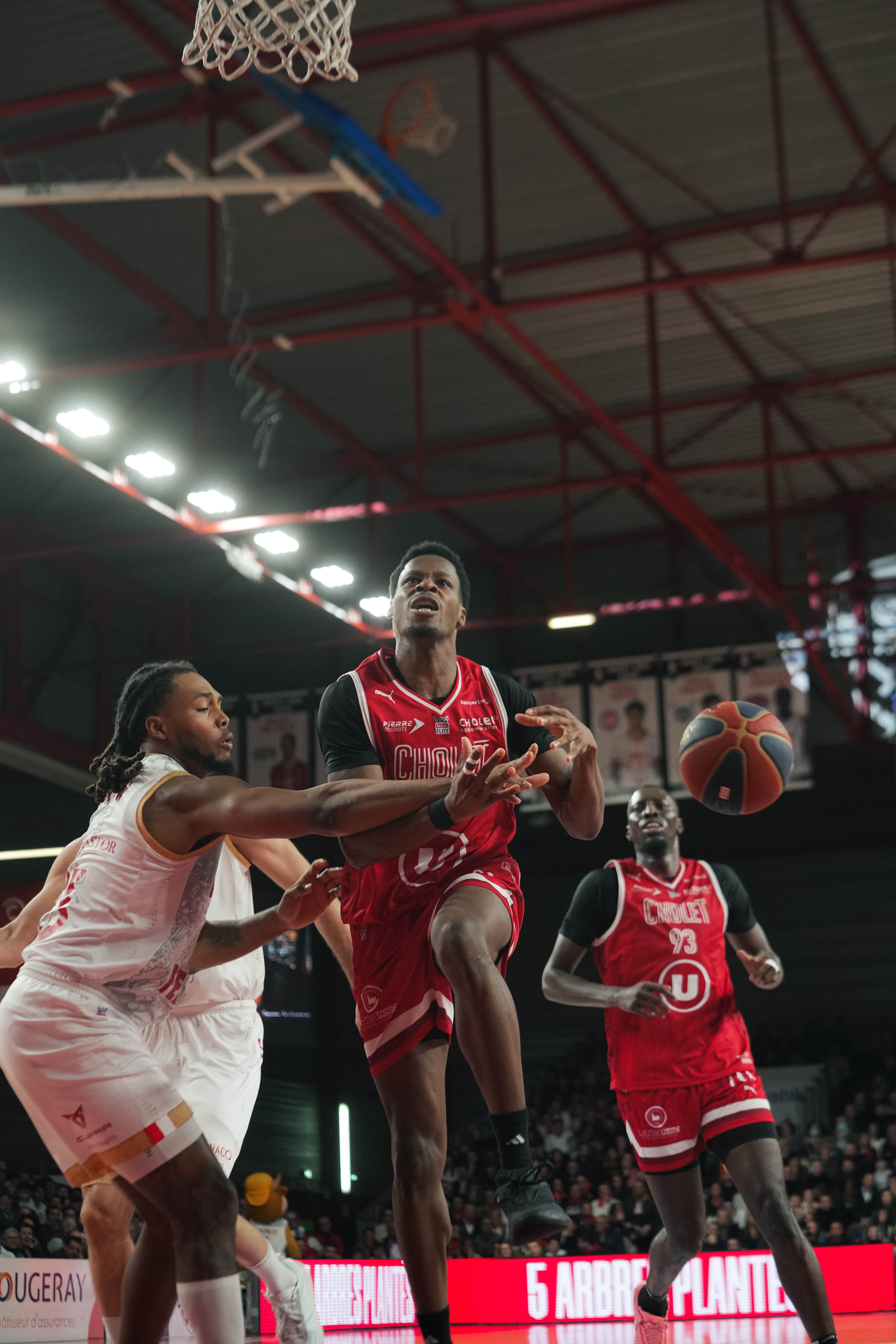 Gérald Ayayi - @revioo.mov