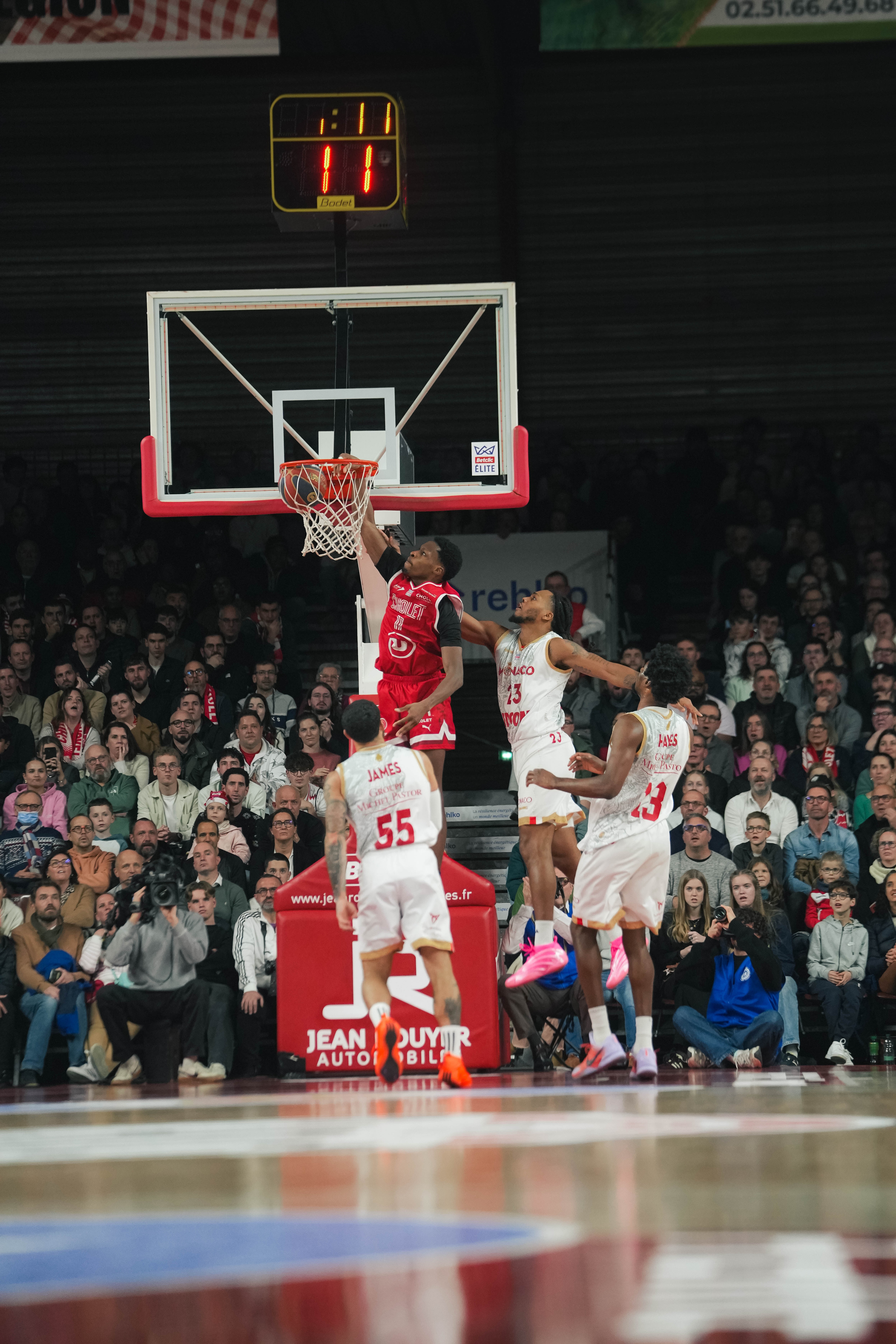 Gérald Ayayi - @revioo.mov