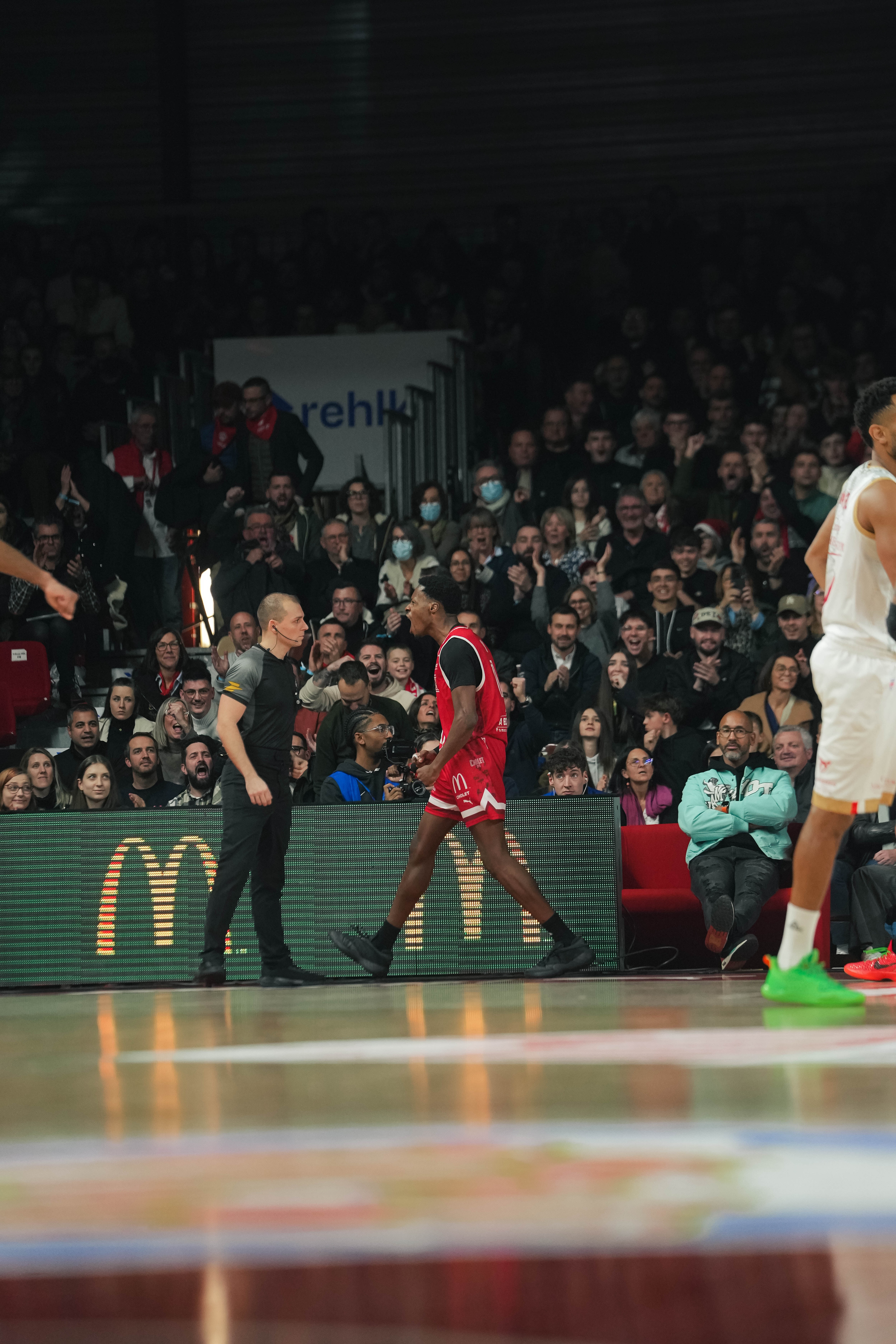 Gérald Ayayi - @revioo.mov