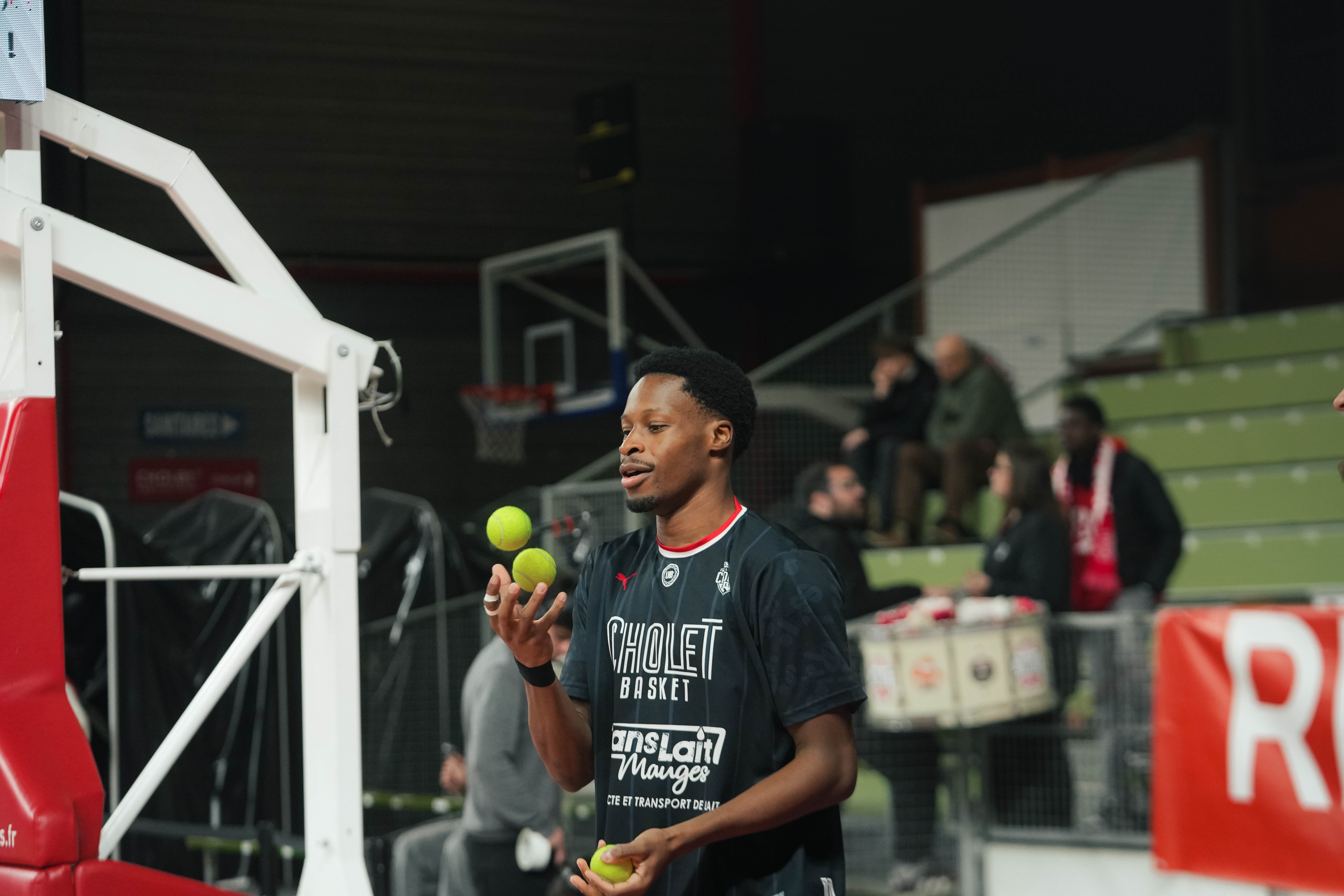 Gérald Ayayi - @revioo.mov